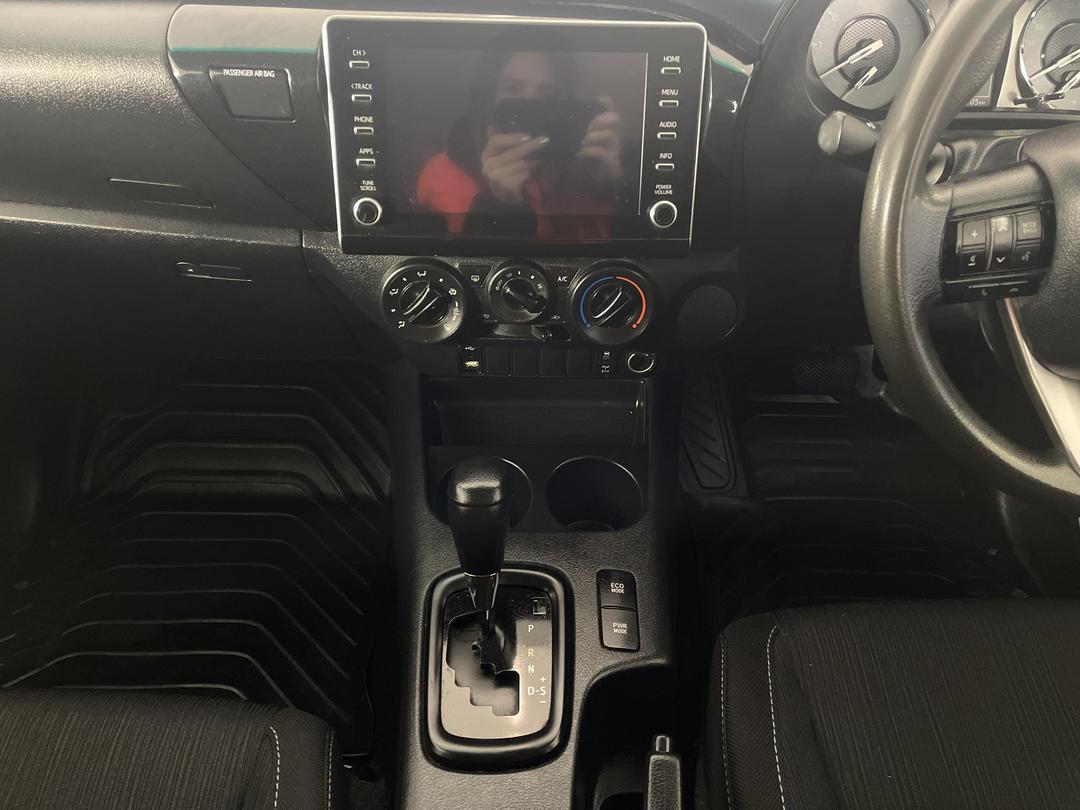 Photo '18' of Toyota Hilux