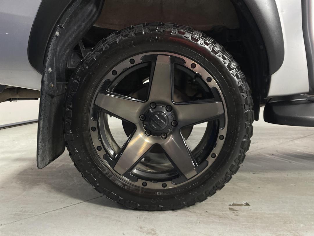 Photo '12' of Toyota Hilux