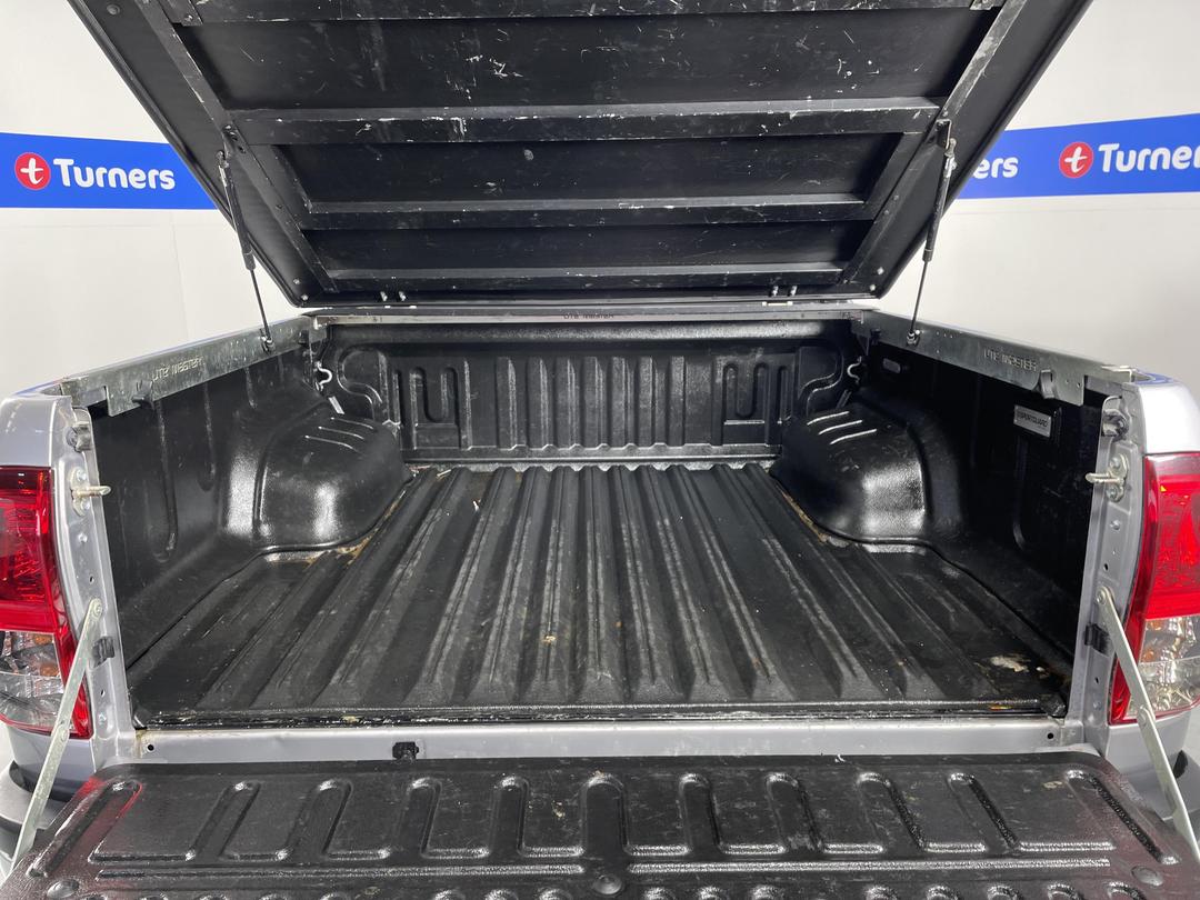 Photo '14' of Toyota Hilux