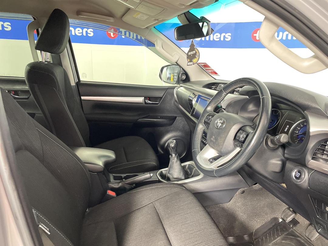 Photo '16' of Toyota Hilux