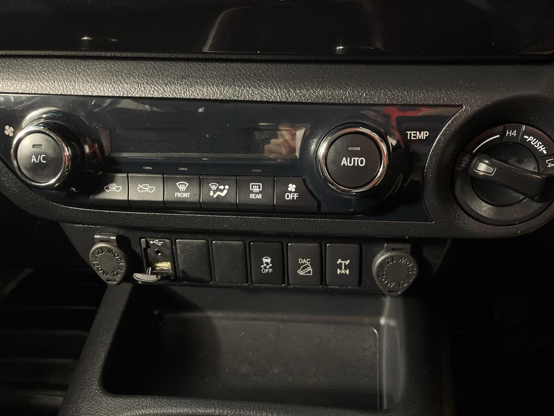 Photo '32' of Toyota Hilux