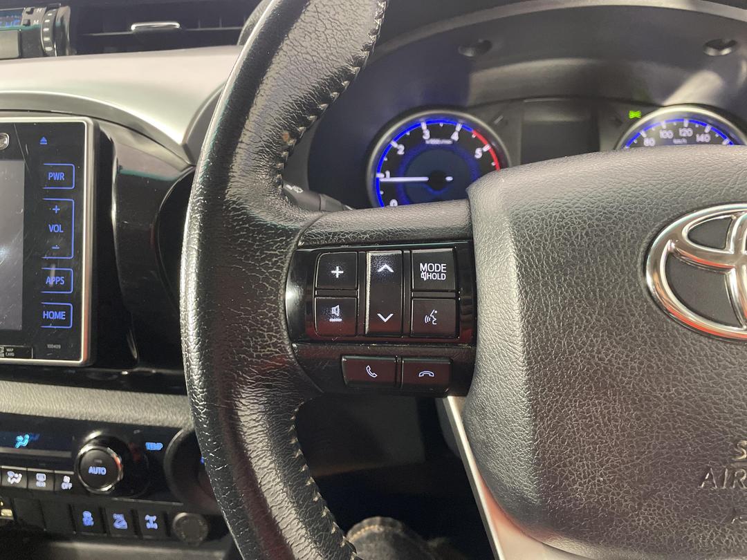 Photo '33' of Toyota Hilux