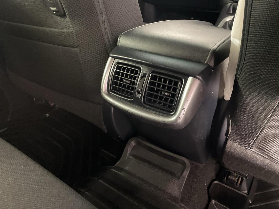 Photo '38' of Toyota Hilux