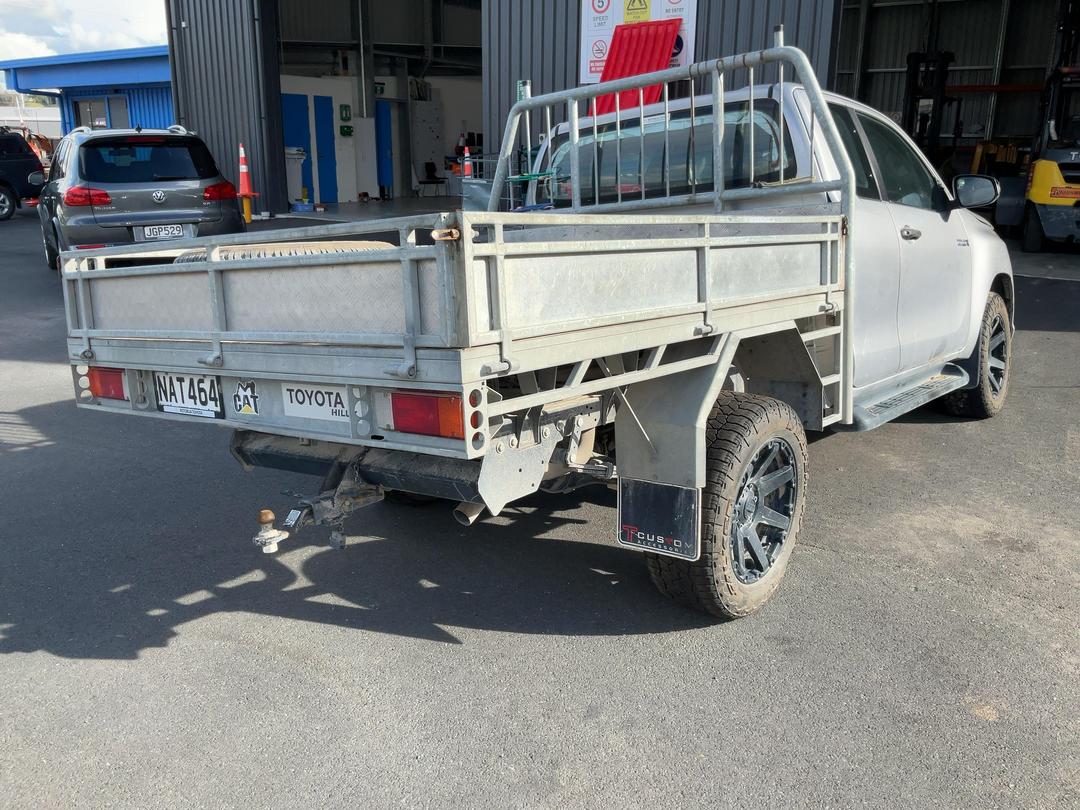 Photo '7' of Toyota Hilux SR TD EC/CC