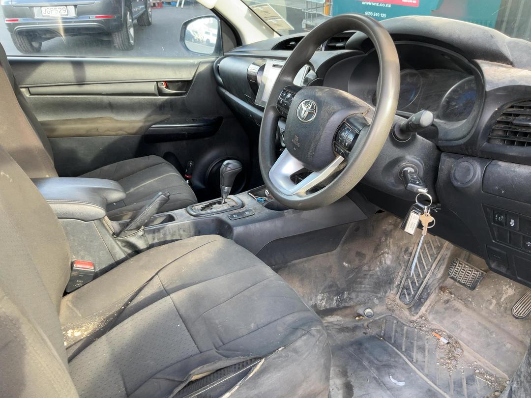 Photo '16' of Toyota Hilux SR TD EC/CC