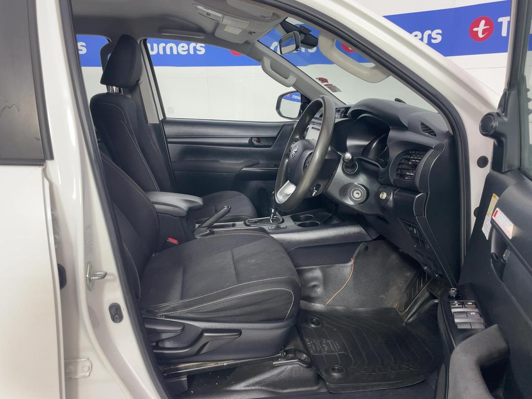 Photo '16' of Toyota Hilux