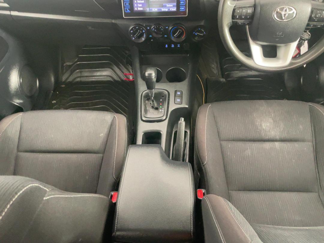 Photo '18' of Toyota Hilux
