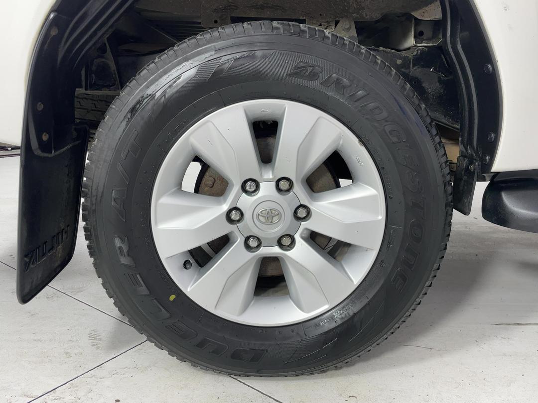 Photo '12' of Toyota Hilux