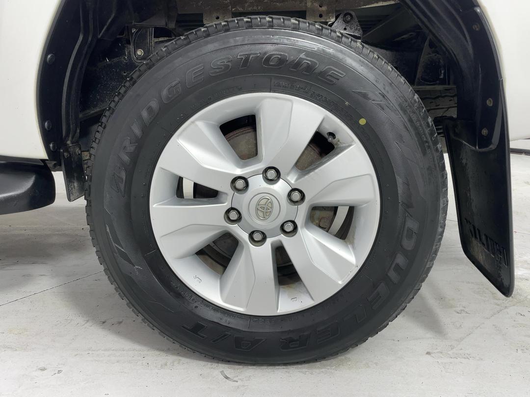Photo '11' of Toyota Hilux