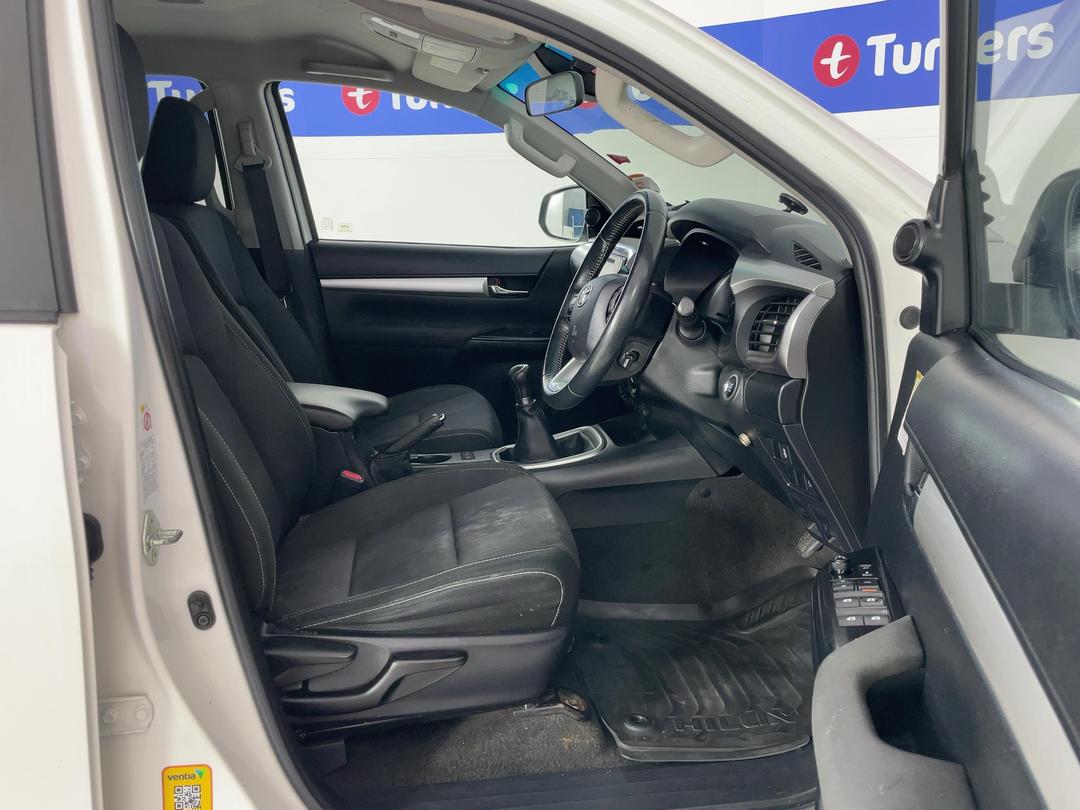 Photo '16' of Toyota Hilux