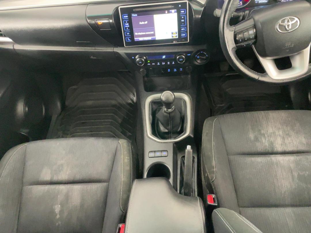 Photo '18' of Toyota Hilux