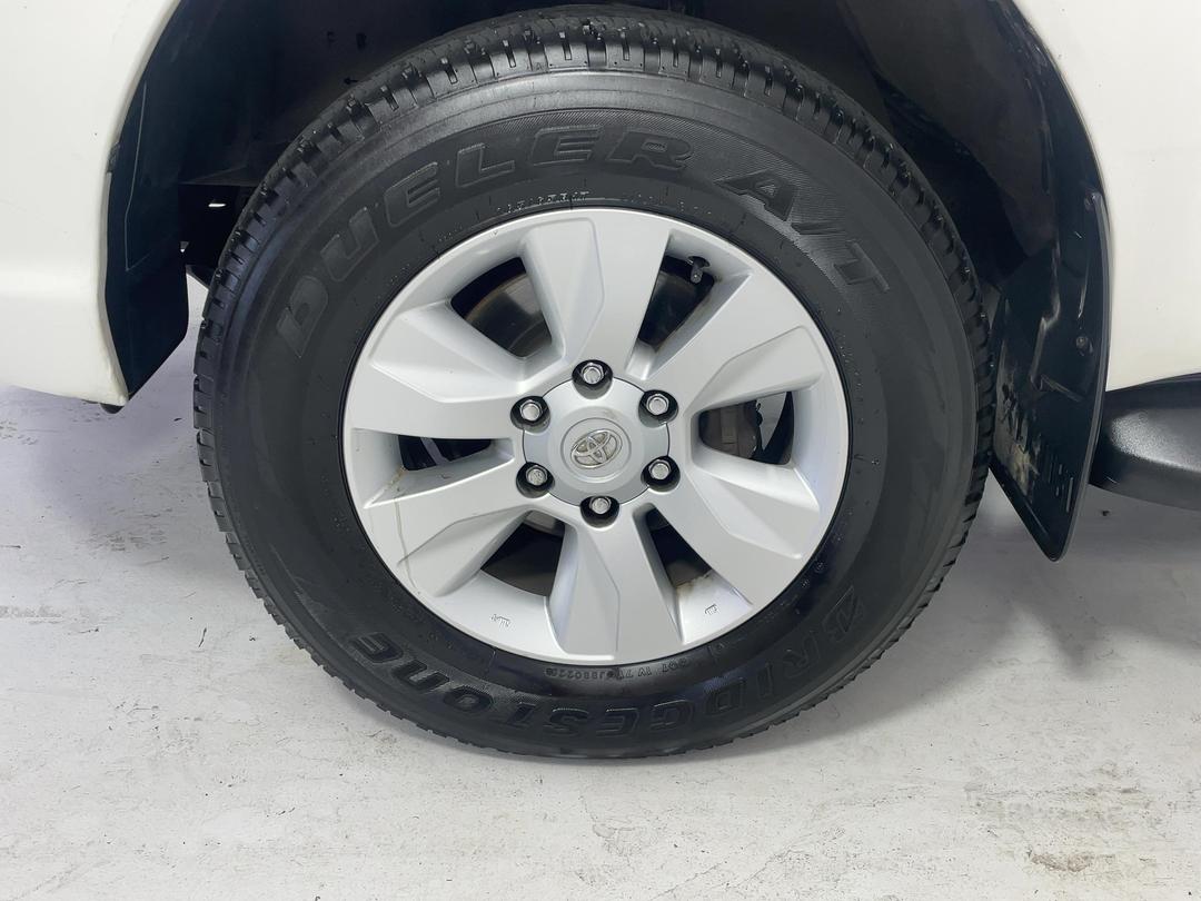 Photo '10' of Toyota Hilux