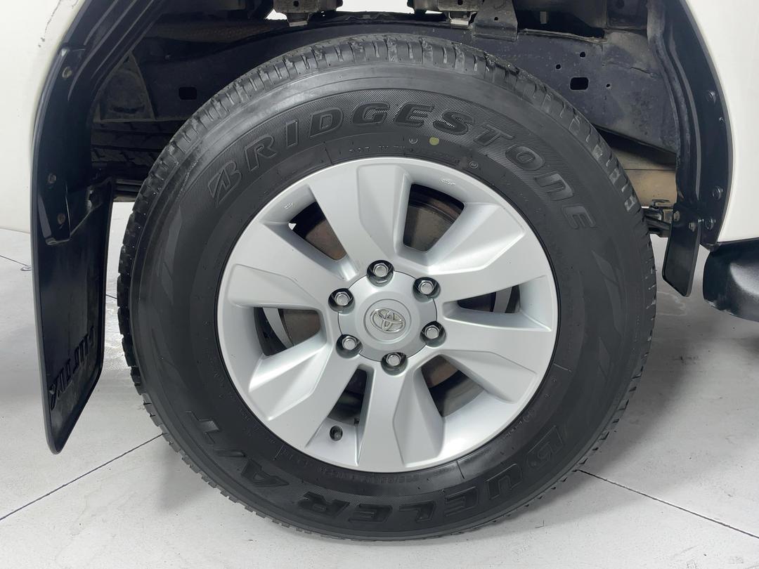 Photo '12' of Toyota Hilux