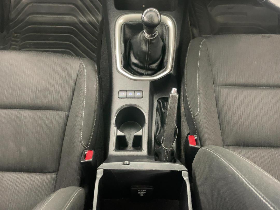 Photo '18' of Toyota Hilux