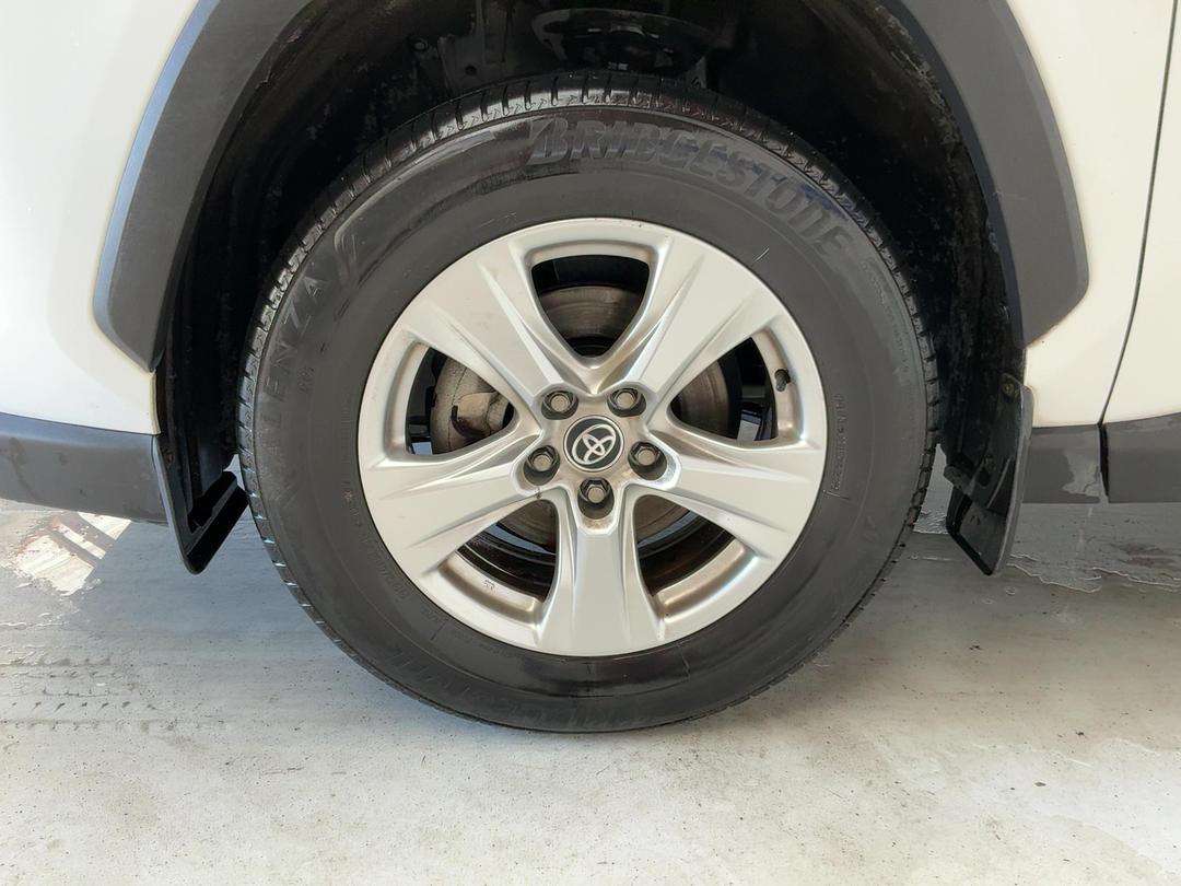 Photo '10' of Toyota Rav4