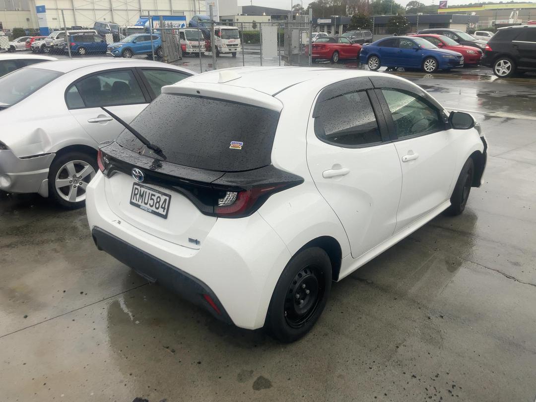 Photo '4' of Toyota Yaris Hybrid