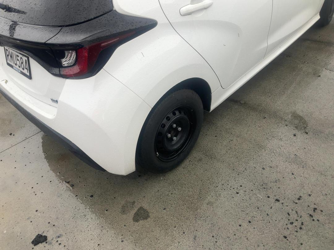 Photo '12' of Toyota Yaris Hybrid