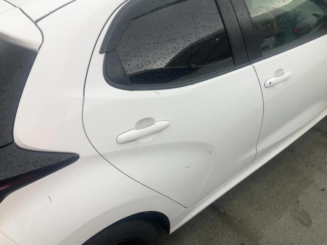 Photo '13' of Toyota Yaris Hybrid