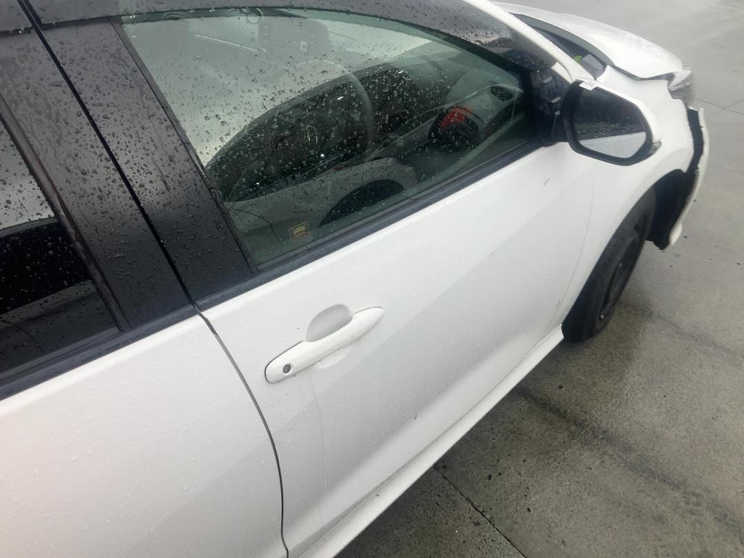 Photo '14' of Toyota Yaris Hybrid