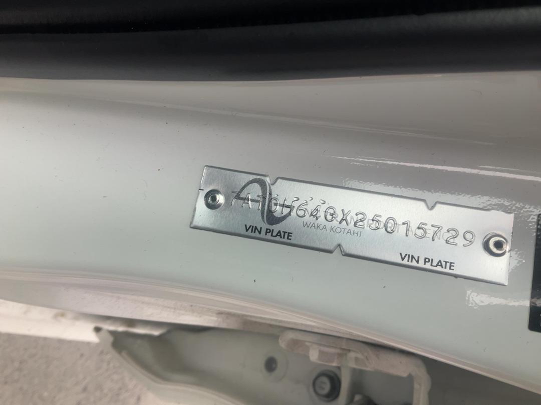 Photo '16' of Toyota Yaris Hybrid