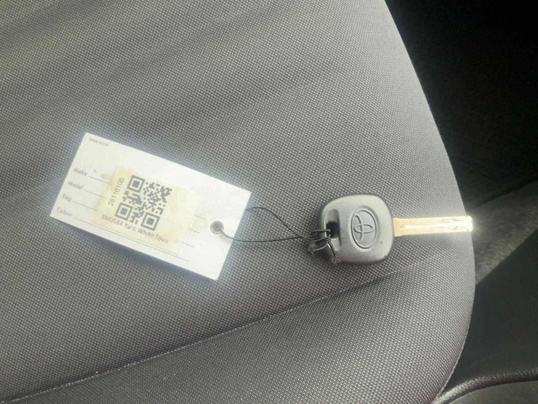 Photo '18' of Toyota Yaris Hybrid