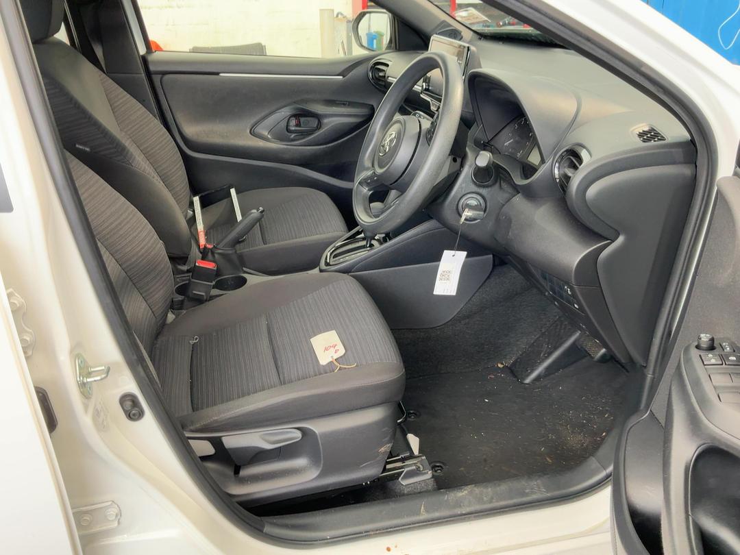 Photo '16' of Toyota Yaris GX