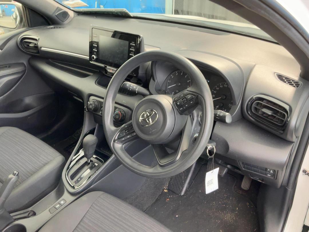 Photo '17' of Toyota Yaris GX