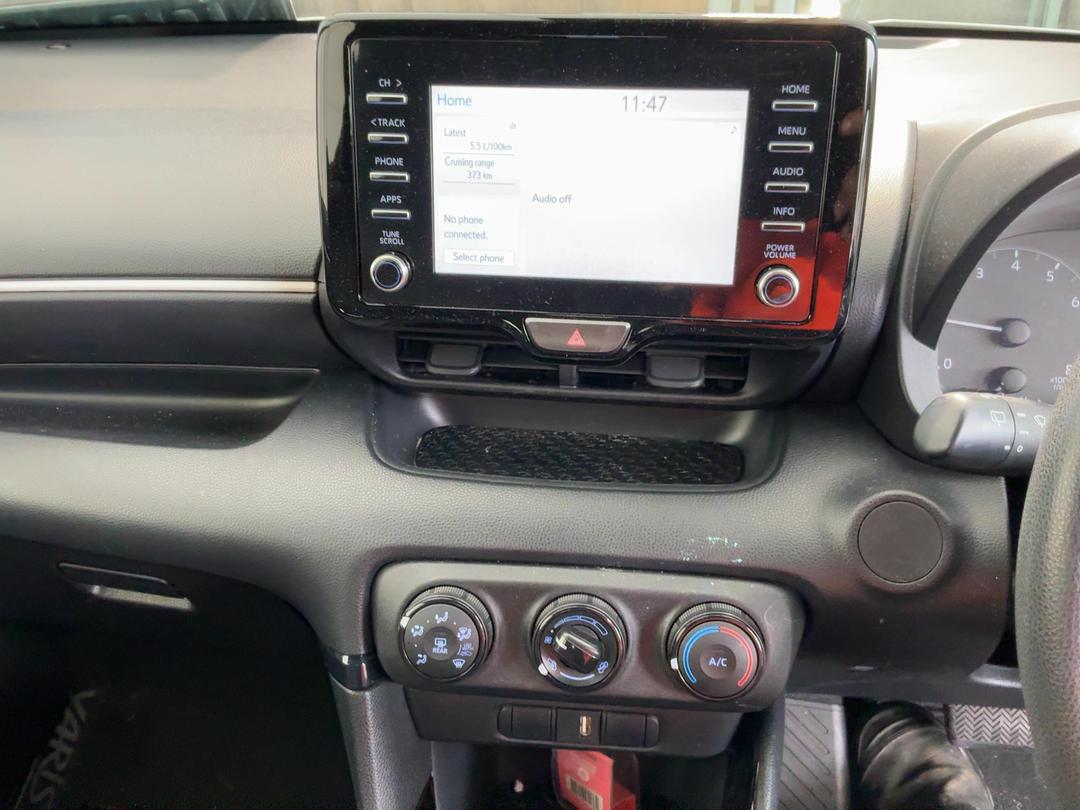 Photo '20' of Toyota Yaris GX