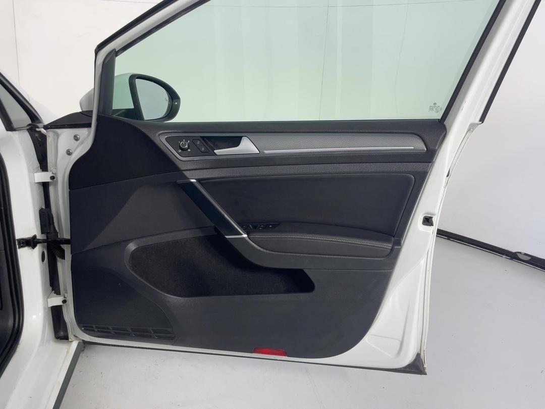 Photo '15' of Volkswagen Golf