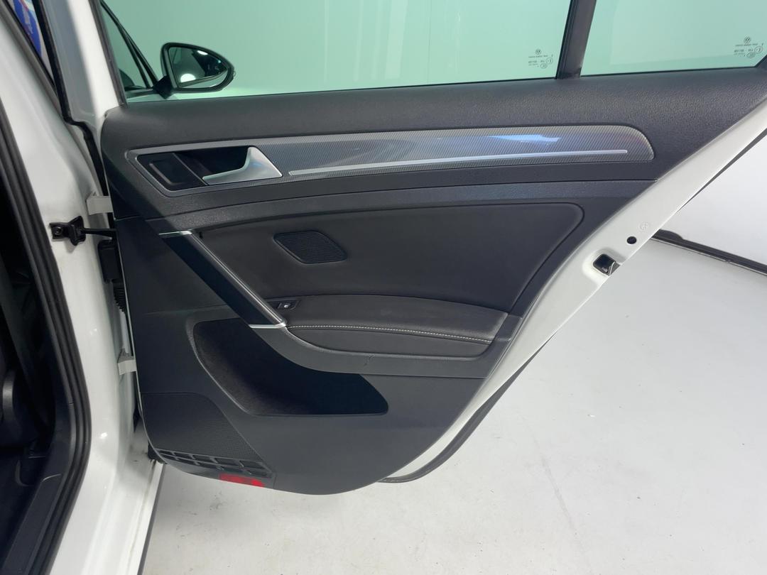 Photo '19' of Volkswagen Golf