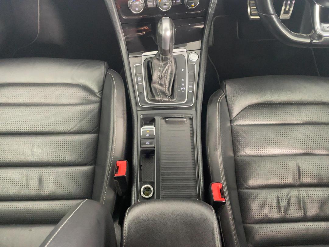 Photo '18' of Volkswagen Golf