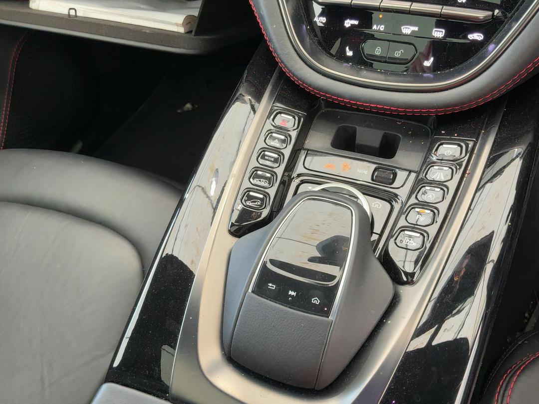 Photo '14' of Aston Martin DBX
