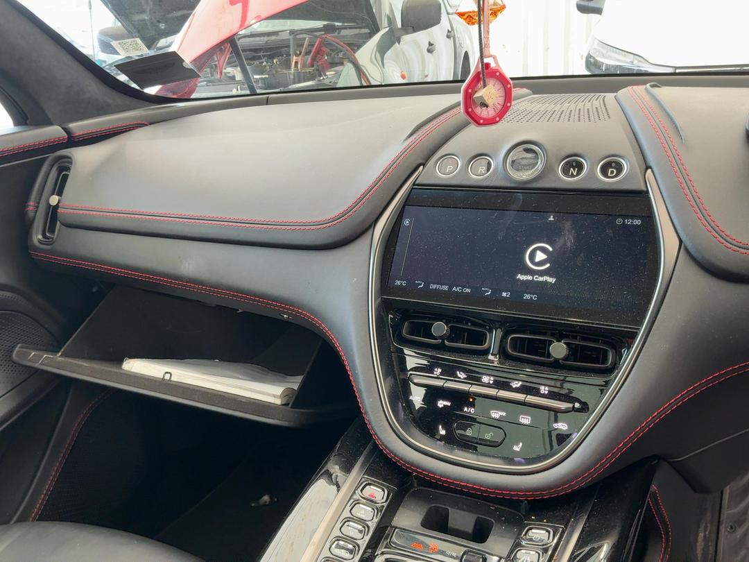 Photo '15' of Aston Martin DBX