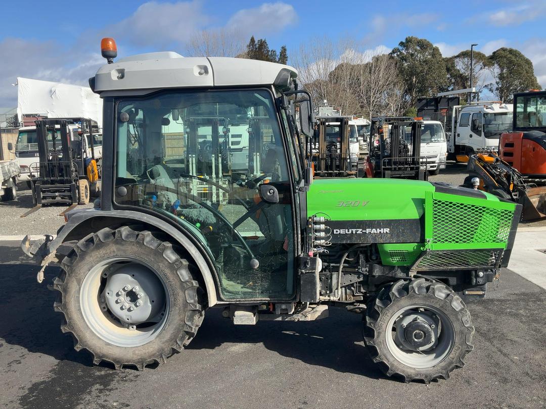 Photo '3' of Deutz-Fahr 320V Tractor