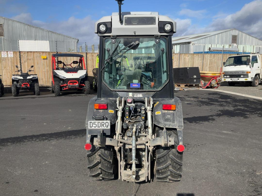 Photo '5' of Deutz-Fahr 320V Tractor