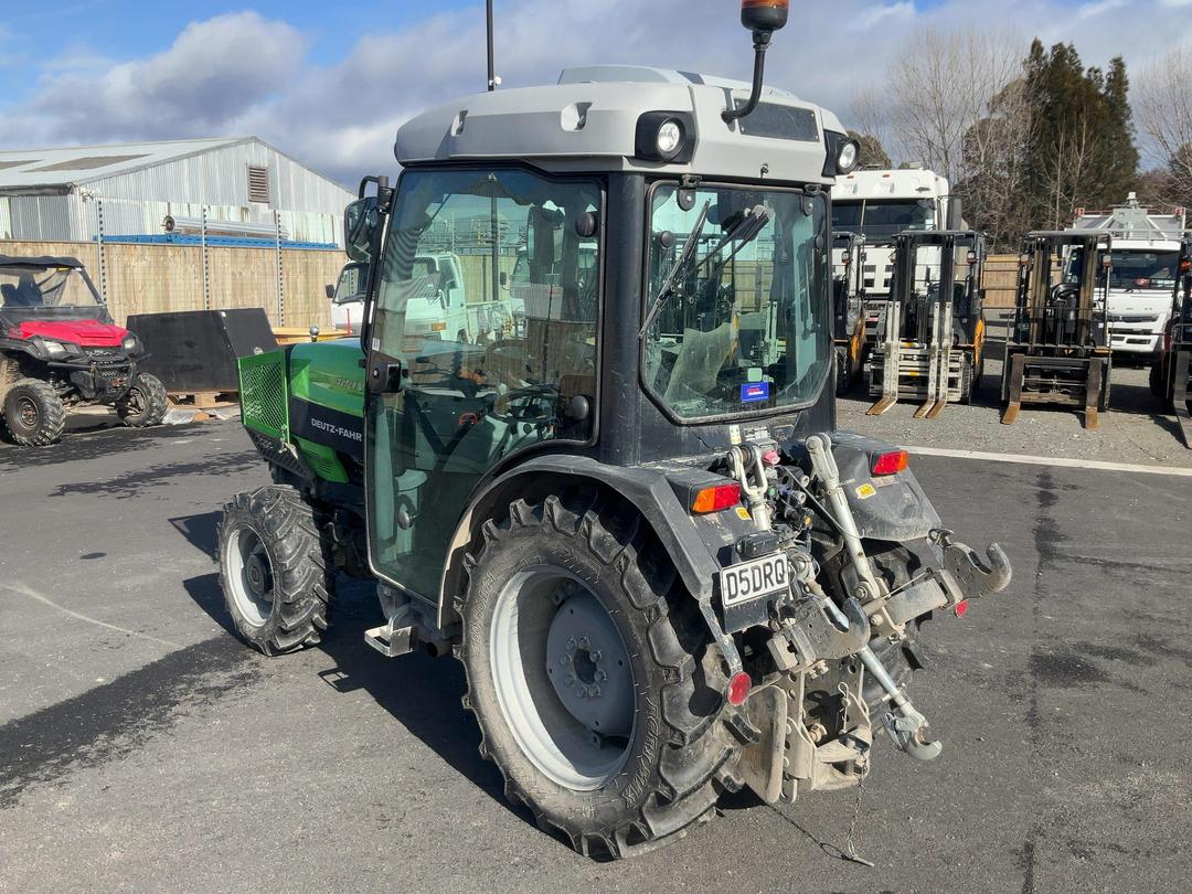 Photo '6' of Deutz-Fahr 320V Tractor