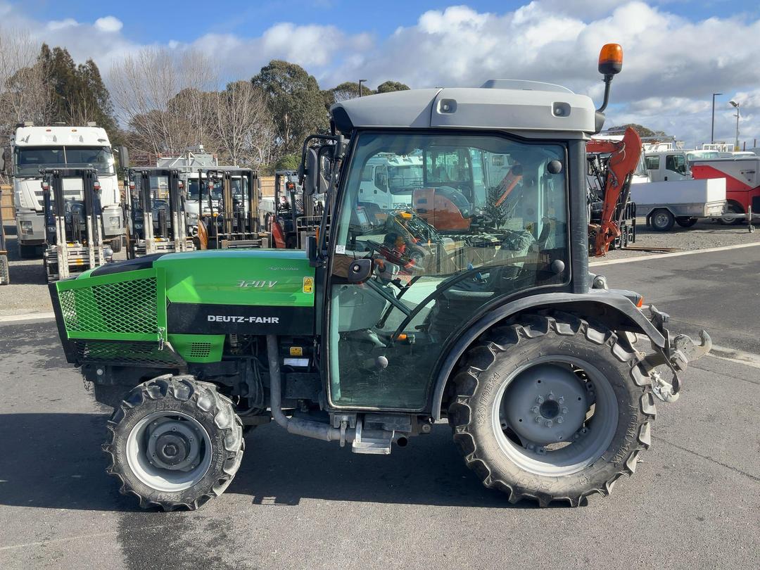 Photo '8' of Deutz-Fahr 320V Tractor