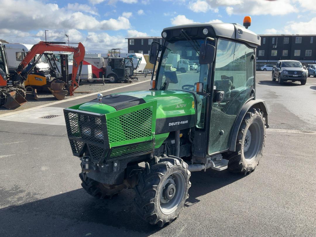 Photo '9' of Deutz-Fahr 320V Tractor