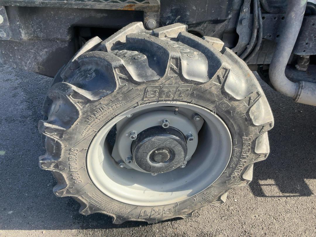 Photo '24' of Deutz-Fahr 320V Tractor
