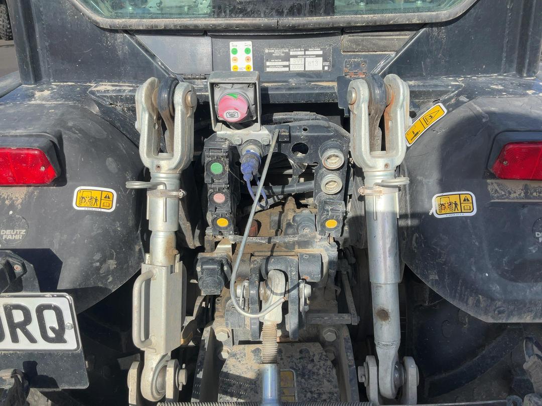 Photo '28' of Deutz-Fahr 320V Tractor