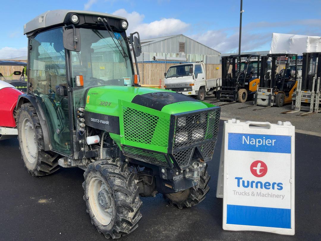 Photo '1' of Deutz-Fahr 320V Tractor
