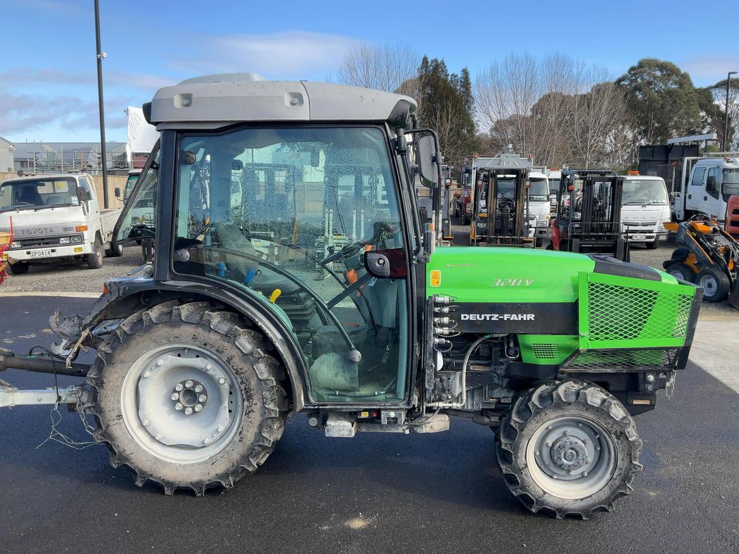 Photo '3' of Deutz-Fahr 320V Tractor