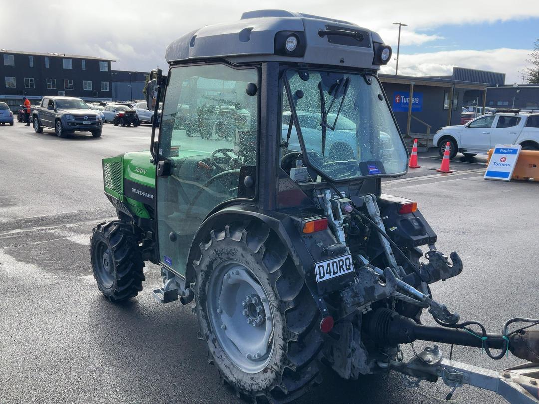 Photo '6' of Deutz-Fahr 320V Tractor