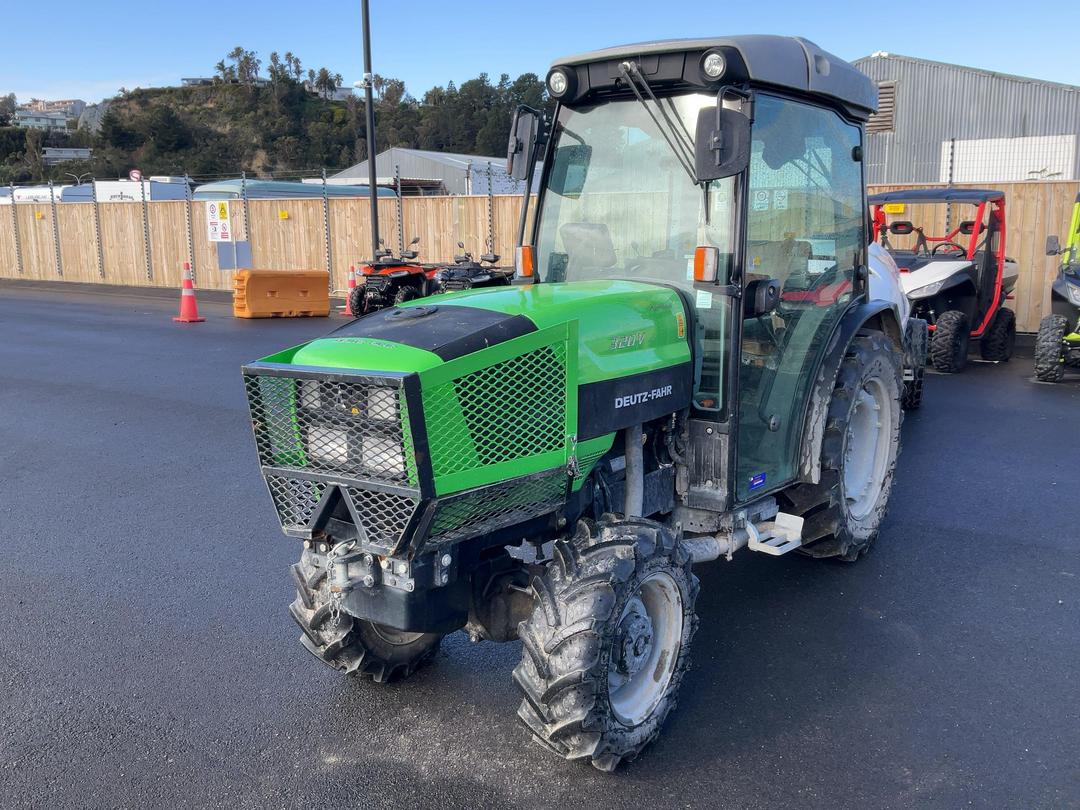 Photo '9' of Deutz-Fahr 320V Tractor