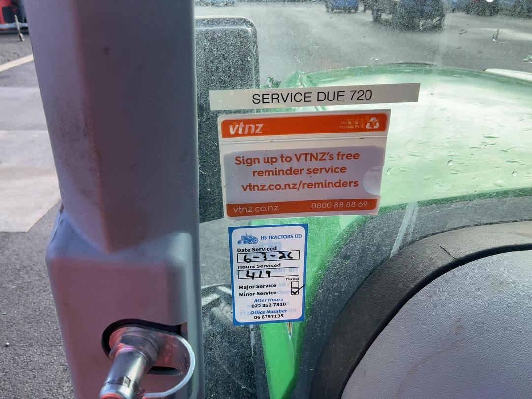 Photo '14' of Deutz-Fahr 320V Tractor