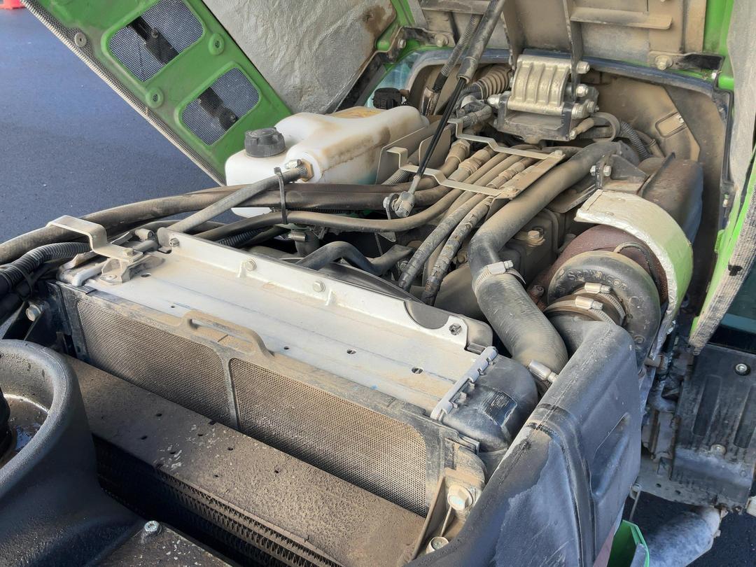 Photo '17' of Deutz-Fahr 320V Tractor