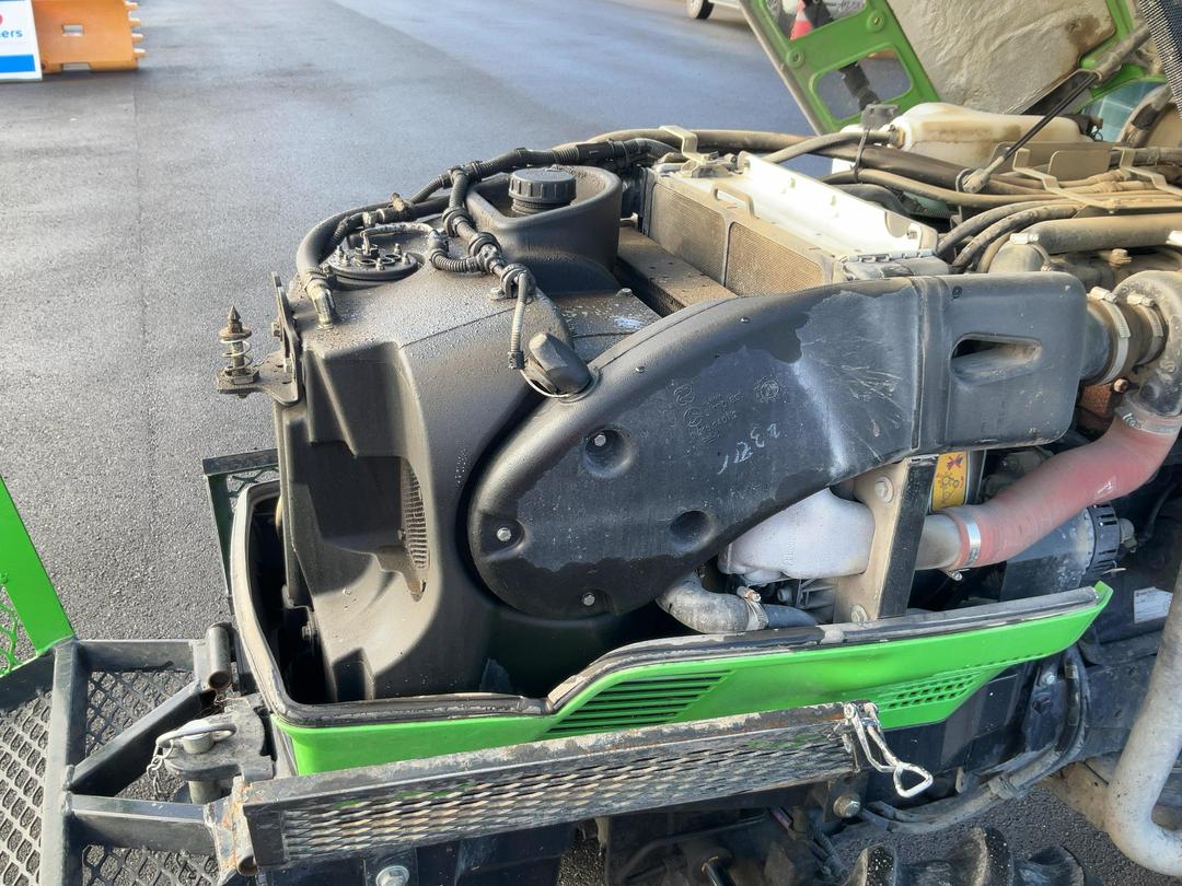 Photo '18' of Deutz-Fahr 320V Tractor