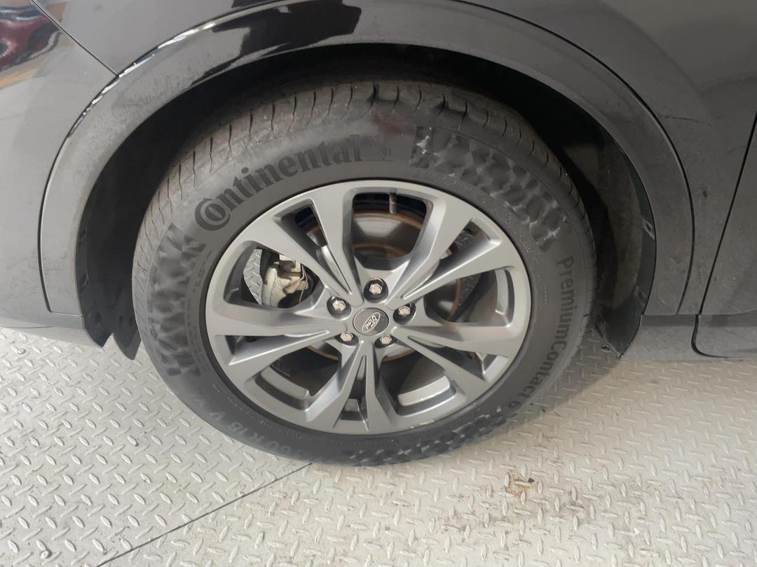 Photo '10' of Ford Escape