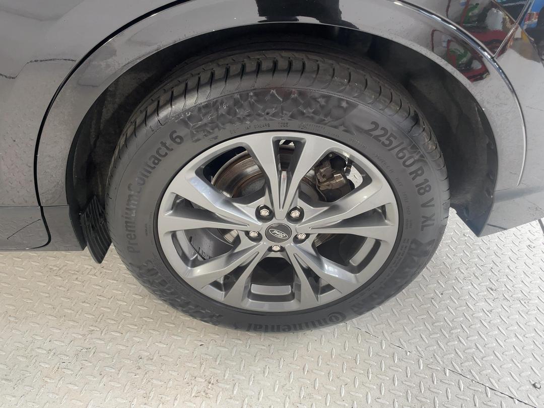 Photo '11' of Ford Escape
