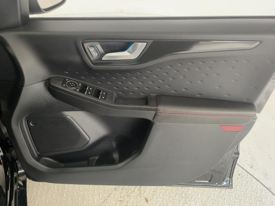 Photo '15' of Ford Escape